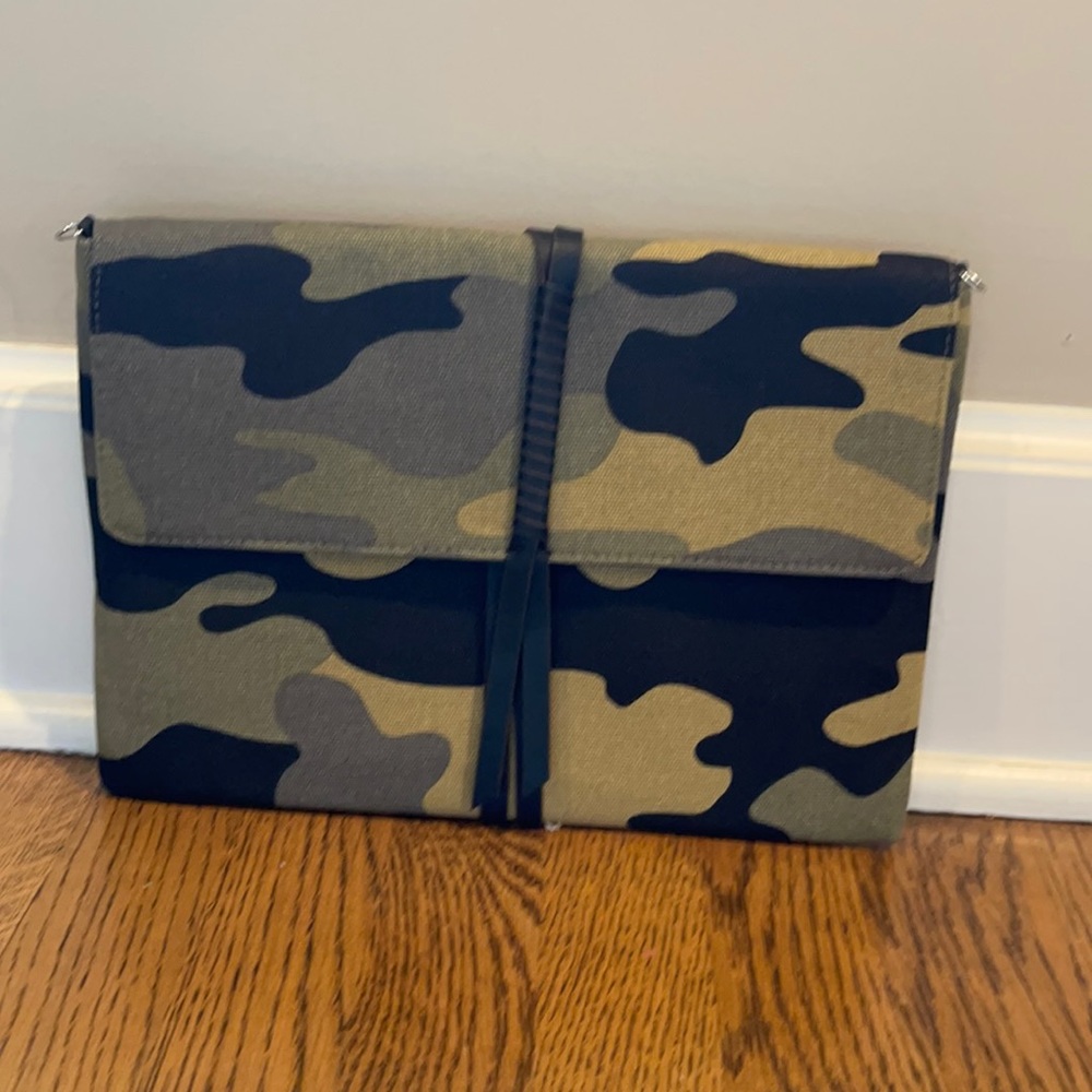 Stella & Dot Bellamy Camo Clutch